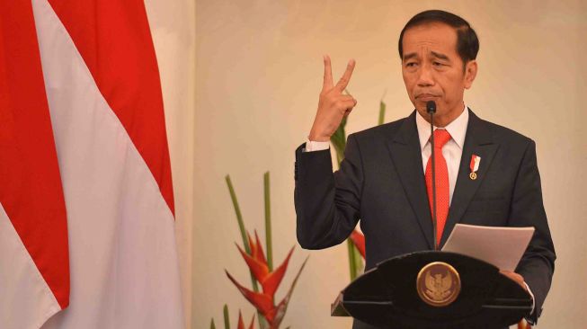 Presiden Joko WIdodo memberikan sambutan ketika membuka rapat kerja Kepala Perwakilan Republik Indonesia (KEPPRI) di Gedung Pancasila, Kemenlu, Jakarta, Senin (12/2).