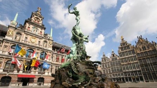 Kota Antwerp, Belgia, salah satu destinasi yang cocok dikunjungi pasangan yang ingin liburan romantis. (Shutterstock)