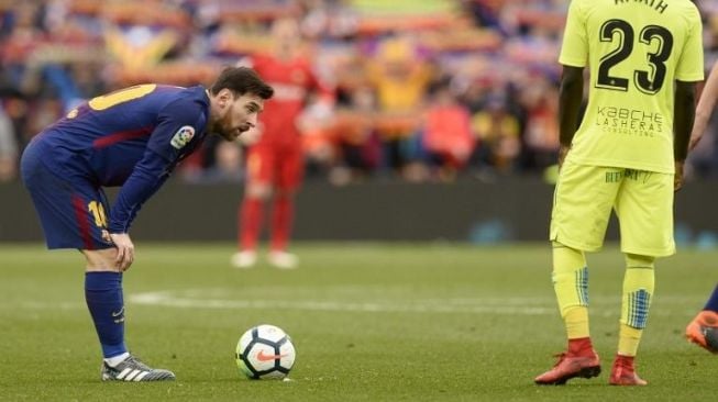 Pemain Barcelona Lionel Messi terlihat frustasi saat menghadapi Getafe [AFP]