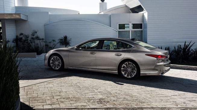 Lexus LS 500. (suara.com/Insan Akbar Krisnamusi)