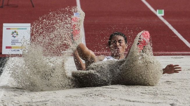 Atlet lompat jauh Maria Natalia Londa di test event Asian Games 2018, (11/2).(Suara.com/Kurniawan M)