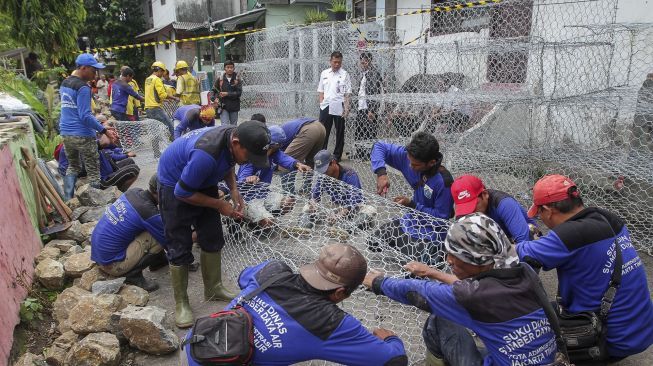 Sebagai penahan turap untuk mengantisipasi agar tidak terjadi pergeseran susulan.