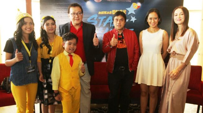 Grand Final MeikarDuck Star Hunt dihadiri oleh Chief Marketing Officer Meikarta, Ferry Thahir, Brand Ambasador Meikarta Julie Estelle, dan tiga juri; Dwiki Dharmawan (Musisi Senior), Maylaffayza (Musisi), Nadine Chandrawinata (Mantan Putri Indonesia) di Lippo Mall Kemang, Jakarta Selatan, Sabtu (10/2/2018). 