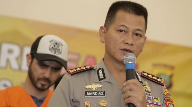 Artis Fachri Albar dihadirkan saat rilis pengungkapan kasus narkoba di Polres Jakarta Selatan, Rabu (14/2).