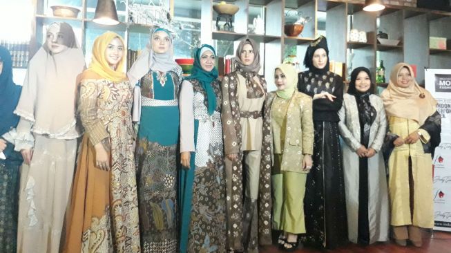 Desainer Modest Indonesia di Fashion Scout London. (suara.com/Risna Halidi)