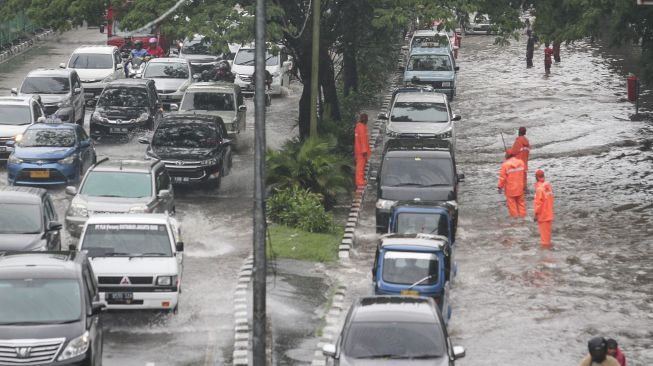 Sejumlah Pos Pantau Siaga II, Warga Bantaran Sungai Jakarta Diimbau Siaga