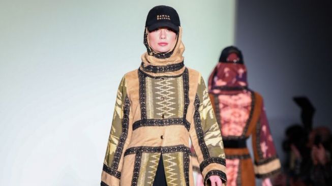 Koleksi Tenun Kalimantan di New York Fashion Week 2018. (Dokumentasi Vivi Zubedi)