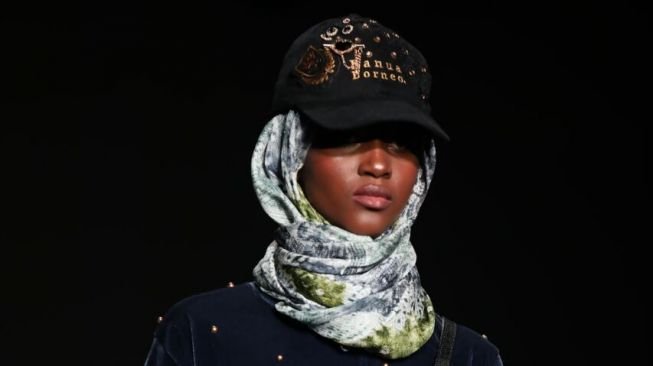 Koleksi Tenun Kalimantan di New York Fashion Week 2018. (Dokumentasi Vivi Zubedi)