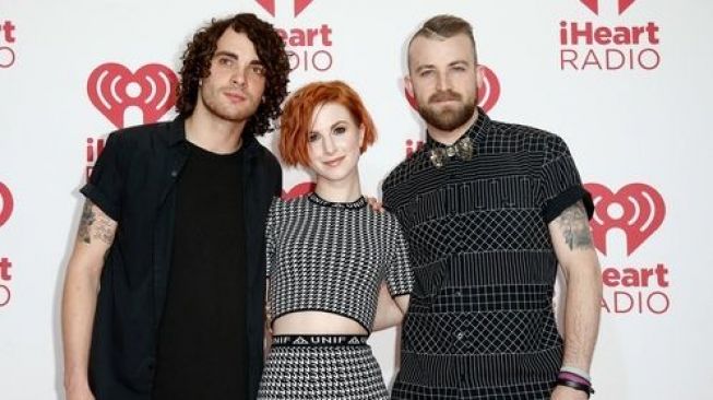 Gara-Gara Kembang Api, Vokalis Paramore Pecat Kru di Atas Panggung