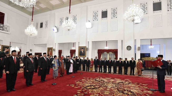 Diantaranya Arif Havas Oegroseno, Muliaman Darmansyah Hadad dan Todung Mulya Lubis.