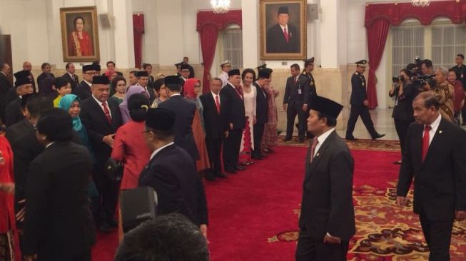 Jokowi Lantik 17 Duta Besar, Termasuk Todung Mulya Lubis