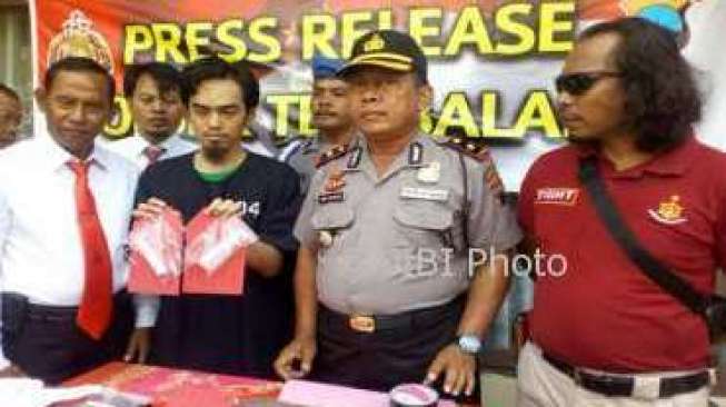 Cemburu, Lelaki Ini Siram Mantan Kekasih Istri dengan Air Keras