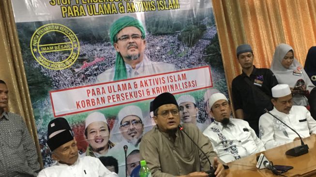 Minta Tak Tangkap Rizieq, Amien Rais: Jokowi Jangan Macam-macam