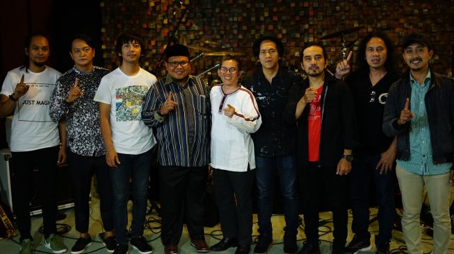 Sejumlah artis seperti Rian D'Masiv yang tergabung dalam gerakan Hira. (istimewa)