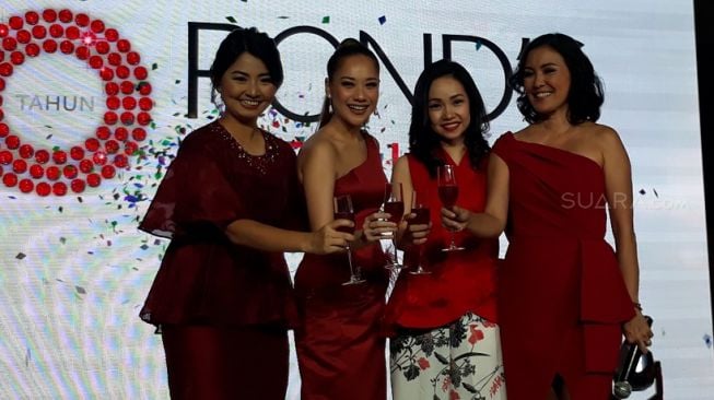 Bunga Citra Lestari dan Becky Tumewu dalam acara Pond's. (Dinda Rachmawati/Suara.com)