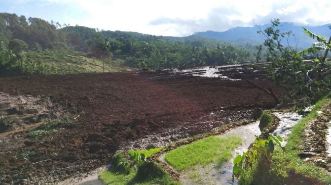 Cerita Korban Longsor Brebes: Suara Gemuruh hingga Penuh Lumpur