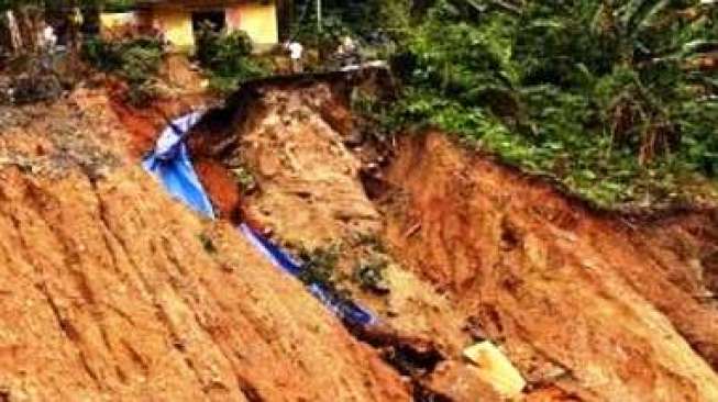 Longsor di Brebes, 4 Orang Masih Tertimbun