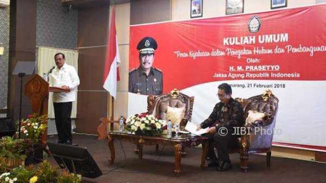 Kunjungi Undip, Jaksa Agung Beri Kuliah Umum