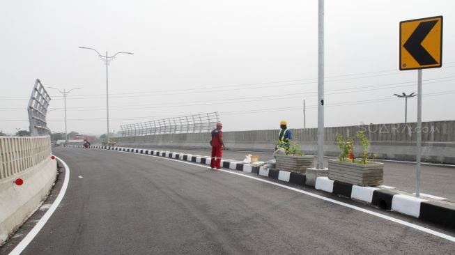 Proyek pembangunan Flyover Cipinang Lontar Timur telah selesai, Jakarta, Jumat (23/2). 