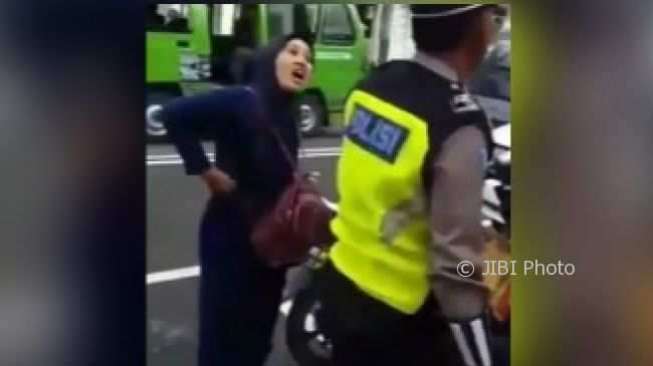 Ibu-Ibu Penggigit Tangan Polisi di Kudus Diduga Ada Riwayat Penyakit Jiwa