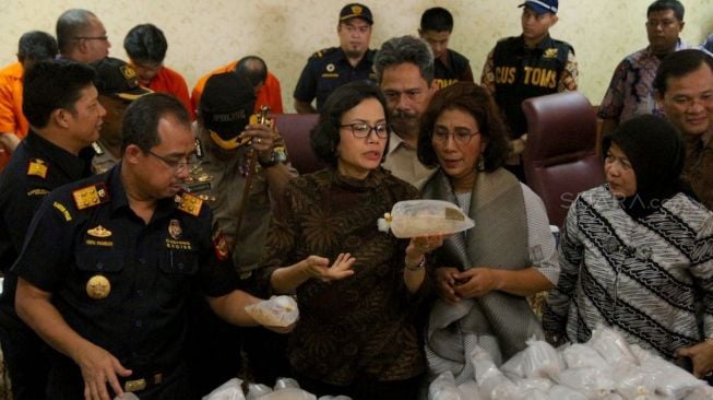 Sri Mulyani Ungkap Penyelundupan 71.982 Lobster di Bandara Soetta