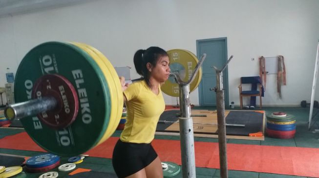 Lifter putri Indonesia, Sri Wahyuni Agustiani. (suara.com/Pebriansyah Ariefana)