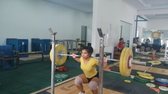 Lifter putri Indonesia, Sri Wahyuni Agustiani. (suara.com/Pebriansyah Ariefana)