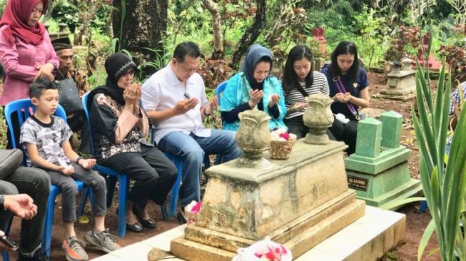 Ziarah Ke Makam, Bambang Soesatyo Berkisah Tentang Ayahnya