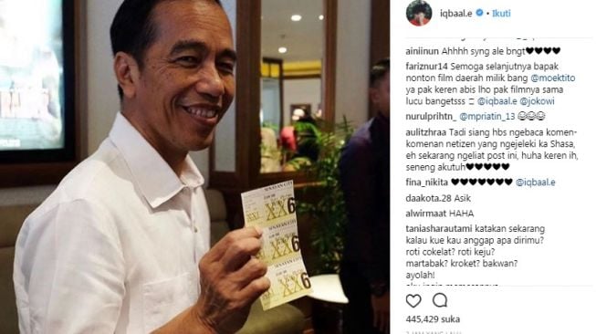 Iqbaal Ramadhan posting foto Jokowi pegang tiket nonton film Dilan 1990. [Instagram]