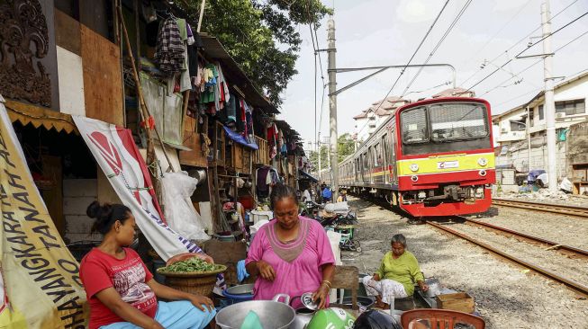 Mereka akan dipindahkan ke tujuh lokasi rumah susun di Jakarta. 