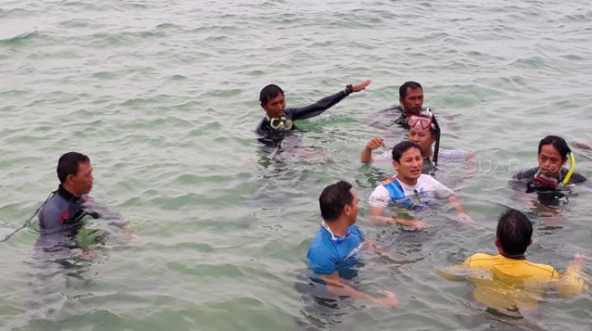 Sandiaga Uno dan Keponakan Prabowo Terjun ke Laut