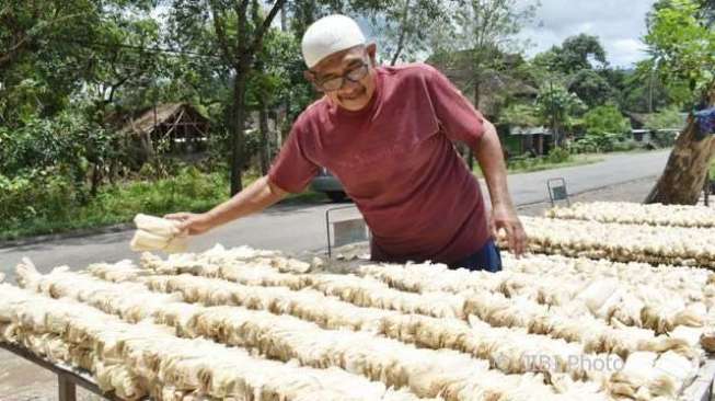 Pengrajin Kelobot Ponorogo Kesulitan Mencari Bahan Baku, Ini Sebabnya