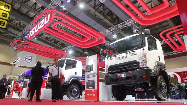 Pameran otomotif khusus kendaraan komersial Gaikindo Indonesia International Commercial Vehicle Expo (GIICOMVEC) 2018 resmi dibuka di Jakarta Convention Center (JCC), Senayan, Jakarta, Kamis (1/3).