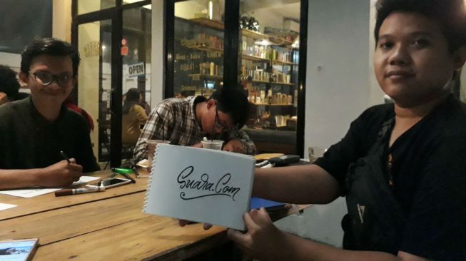 Komunitas menulis indah. (suara.com/Risna Halidi)