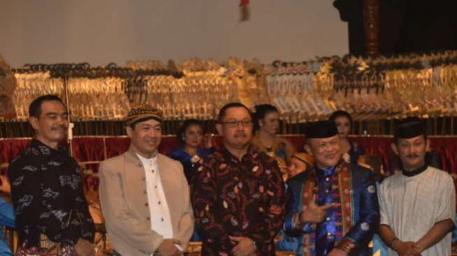 Prajurit TNI Simak Kisah Tokoh Pewayangan dalam "Rahwono Pejah"