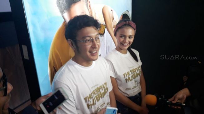 Dimas Anggara dan Amanda Rawles. (Ismail/Suara.com)