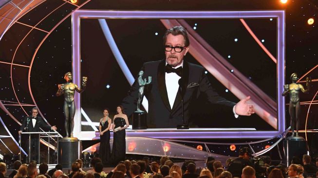 Aktor Gary Oldman menjadi aktor terbaik dalam ajang penghargaan Academy Awards ke-90 atau Oscar 2018 yang diselenggarakan di Dolby Theatre, Los Angeles, pada Minggu (4/3).