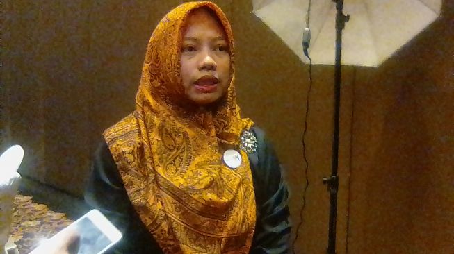 Direktur Eksekutif Perkumpulan untuk Pemilu dan Demokrasi Titi Anggraini, usai Diskusi Publik dengan tema 'Tantangan Perempuan di Tahun Politik', di Hotel Aryaduta, Jakarta Pusat, Senin (5/3/2018). [Suara.com/Lili Handayani]