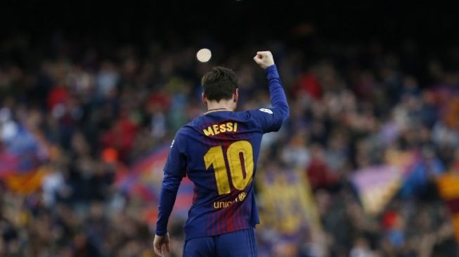 Bintang Barcelona Lionel Messi merayakan golnya ke gawang Atletico Madrid di Camp Nou. Pau Barrena / AFP