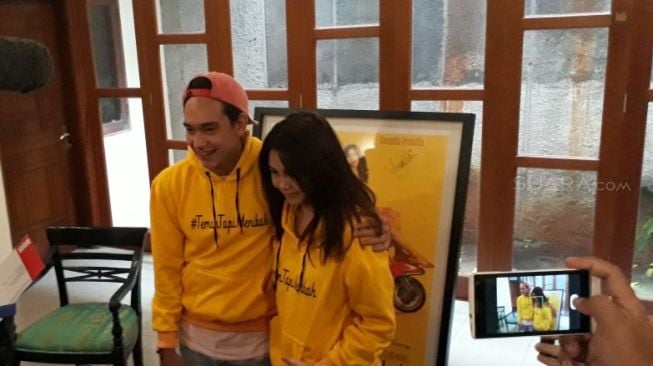 Kemesraan Adipati Dolken-Vanesha Prescilla. [suara.com/Ismail]