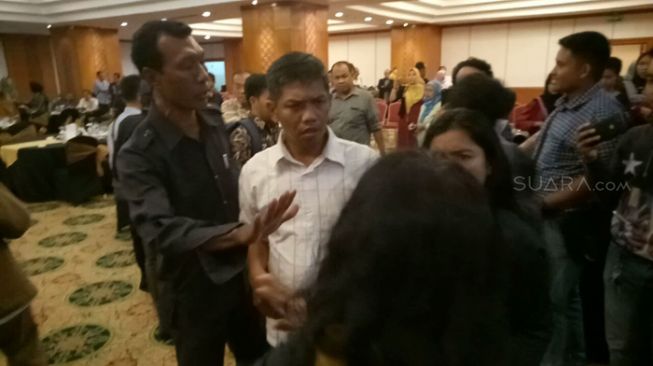 Diskusi Kelompok Anti Komunis di Hotel Mewah Berakhir Ricuh