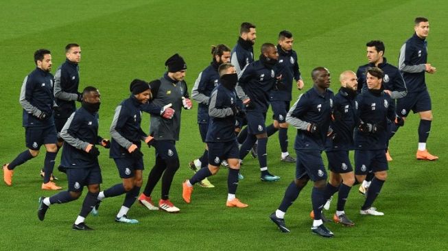 Para pemain Porto melakukan sesi latihan di Anfield sebelum menghadapi Liverpool di Liga Champions. Anthony Devlin / AFP