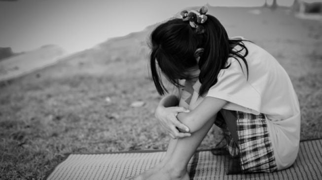 Modal Miras Oplosan, 2 Cowok Perkosa Bergilir Anak Gadis di Belakang Warkop