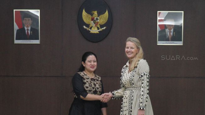 Menko Bidang Pembangunan Manusia dan Kebudayaan (Menko PMK) Puan Maharani menerima kunjungan Putri Mabel dari Belanda selaku Kepala Dewan Organisasi Girls Not Brides sebelum pertemuan di Jakarta, Rabu (7/3).