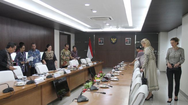 Menko Bidang Pembangunan Manusia dan Kebudayaan (Menko PMK) Puan Maharani menerima kunjungan Putri Mabel dari Belanda selaku Kepala Dewan Organisasi Girls Not Brides sebelum pertemuan di Jakarta, Rabu (7/3).