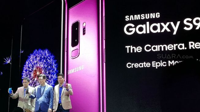 Dua ponsel flagship Samsung, Galaxy S9 dan S9+ resmi masuk Indonesia, Jumat (9/3/2018). (Suara.com/Aditya Gema Pratomo)