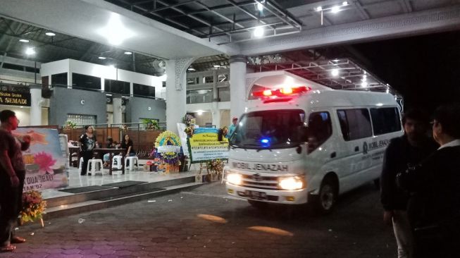 Jenazah Pendiri Matahari Tiba di Denpasar