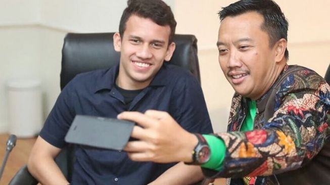 Egy Maulana Vikri bersama Menpora Imam Nahrawi. (Instagram)