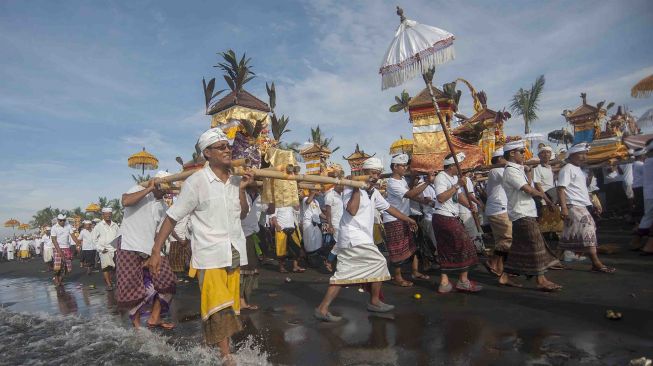 Sehingga Hari Raya Nyepi dapat berjalan hening serta damai. 