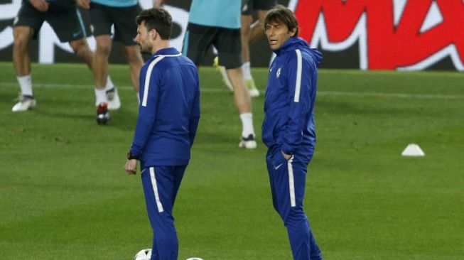 Pelatih Chelsea, Antonio Conte (AFP/Pau Barrena)